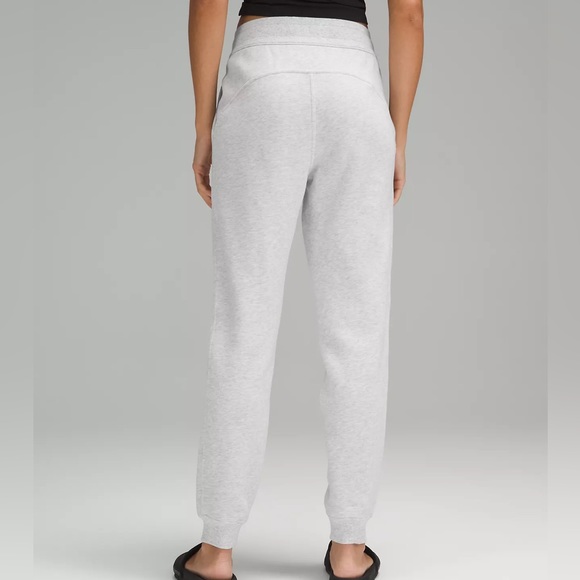 Lululemon - Picture 3 of 7